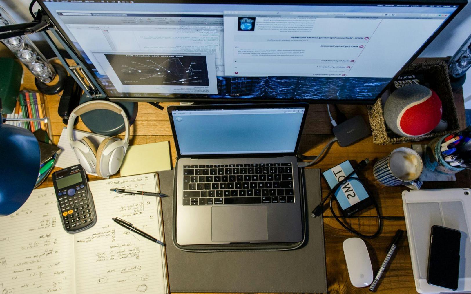 omeralentis participant using simple cash flow tracking tools and templates during practical application exercise